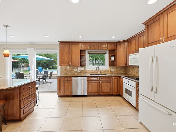 4th image of 811 Spring Cove Dr