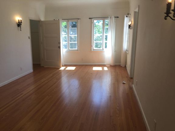 3rd image of 512 N Sycamore Ave APT 9