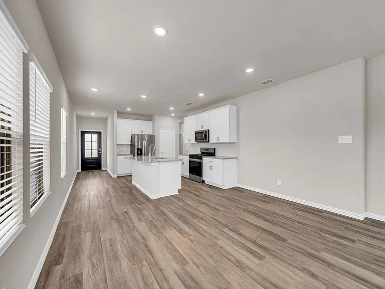 417 Martell Rd — Photo 6
