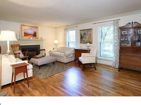 3rd image of 803 Weatherstone Dr