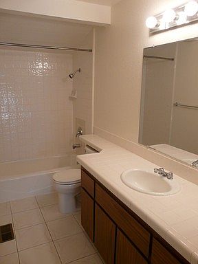 4th image of 2926 Wycliffe Ct