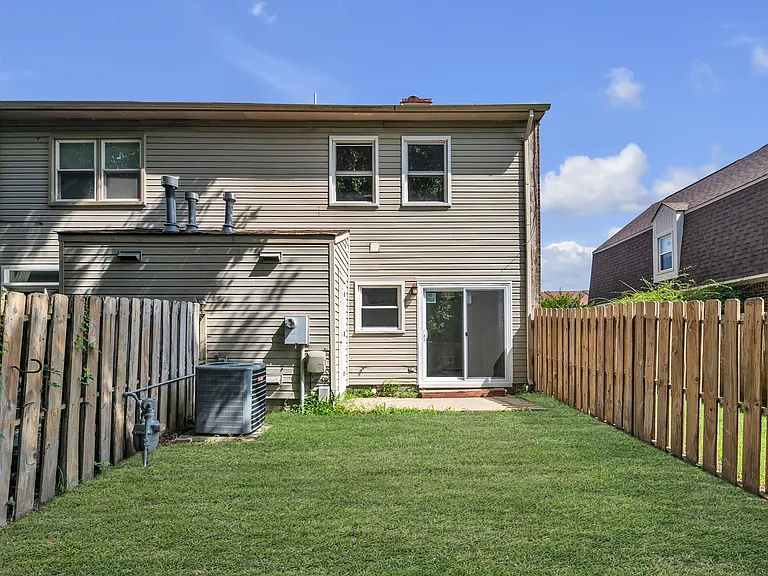 739 Creekside Cres — Photo 30