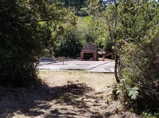 32275 Odom Ln, Fort Bragg, CA 95437