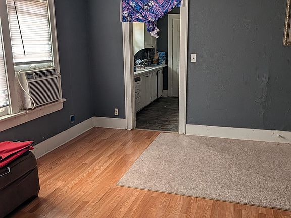 4th image of 322 N Davis St