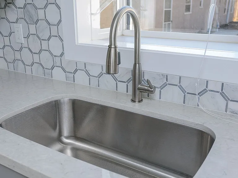 783 E Grand Ave — Photo 10