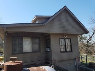 17300 Mission Rd, Stilwell, KS 66085