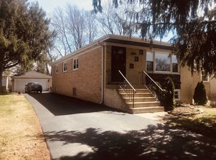4023 Liberty Blvd, Westmont, IL