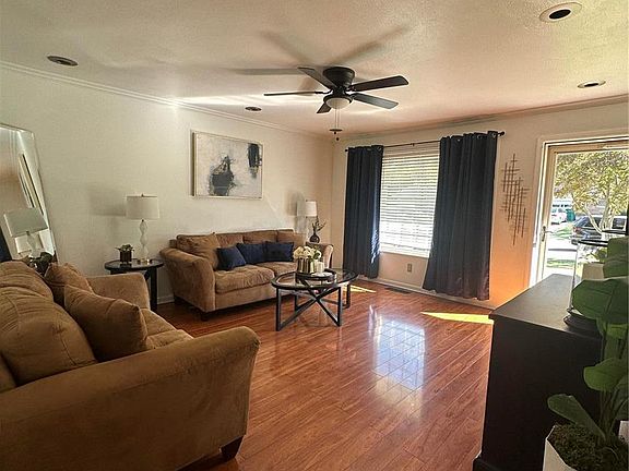 3rd image of 817 Marias Dr