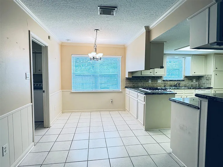 13935 Saint Marys Ln — Photo 6