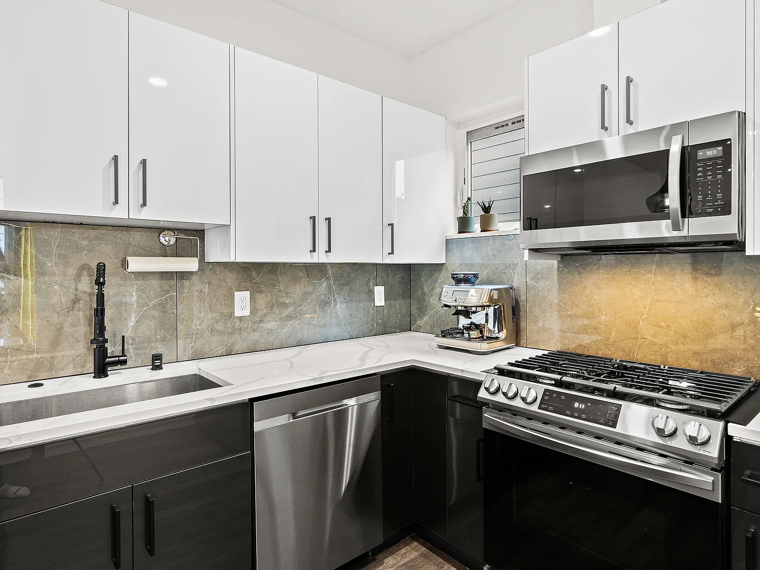 937A NW 52nd, Seattle - 1 — Photo 4