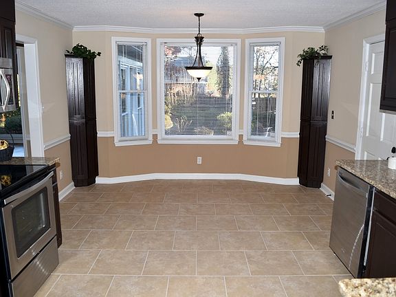 5th image of 365 Hilliard Dr