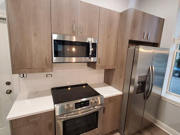 3rd image of 1101 N Winchester Ave #1F
