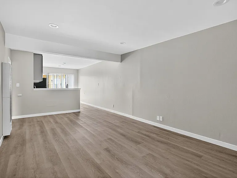 10442 Lampson Avenue — Photo 10