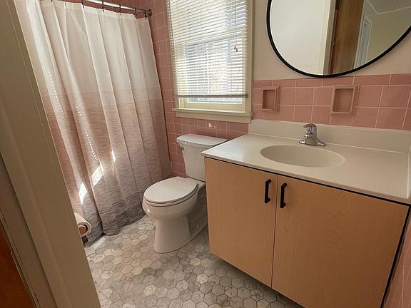 first floor full bath off the dining room