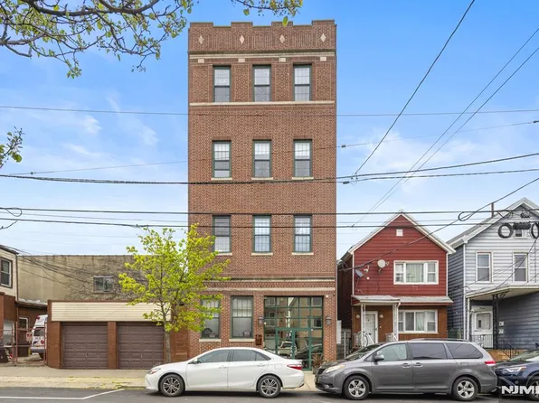 9 18th Street, Bayonne, NJ 07002