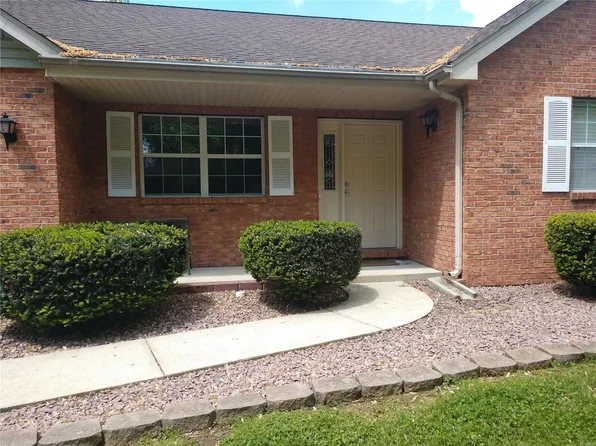 5 Bourdelais Dr, Belleville, IL 62226