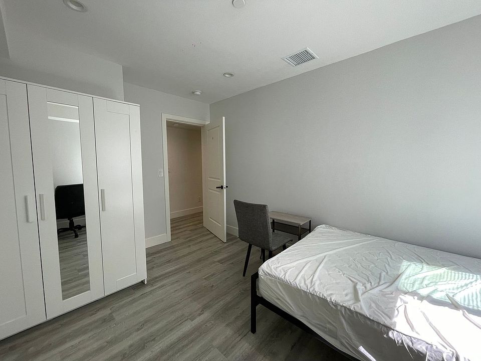 2nd image of 1477 W 36th St #5B-5Ba