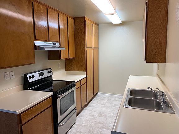 4th image of 370 W Wilson Ave APT 211