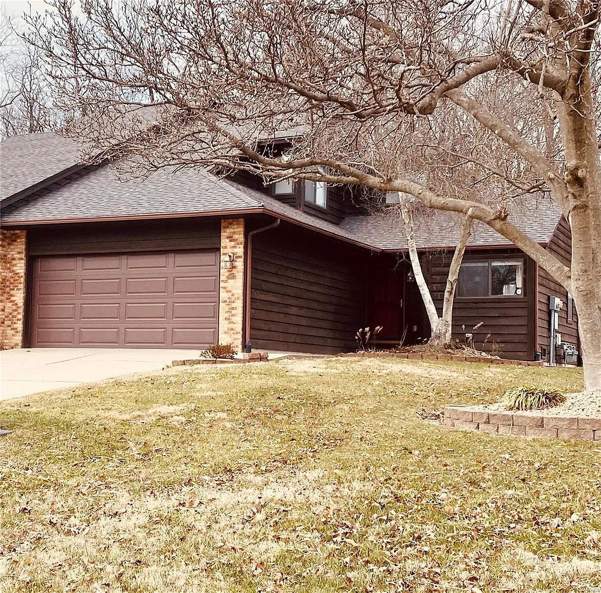 892 Lester Ave photo 1