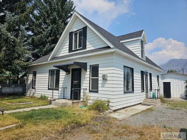 212 Pine St, Mackay, ID 83251