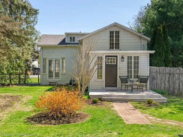 3572 1st St, Hadley, MI 48440