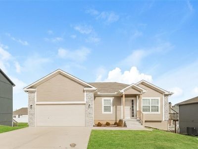 1108 NW Hilltop Ln, Grain Valley, MO, 64029