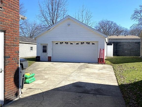 2nd image of 119 Rosemont Ave