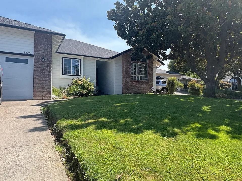 2370 Brighton Cir