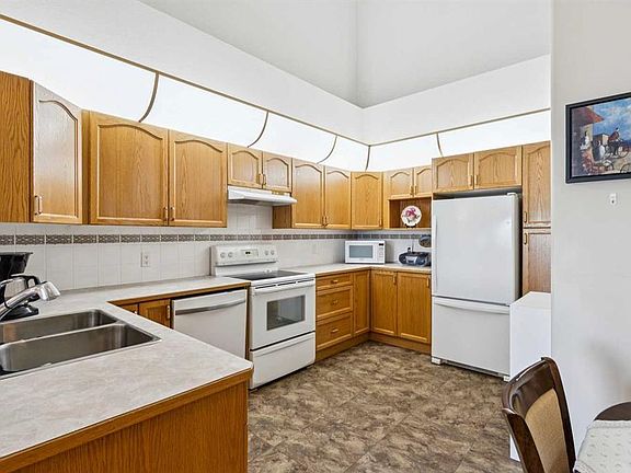 5th image of 728 SW Country Hills Rd NW #301