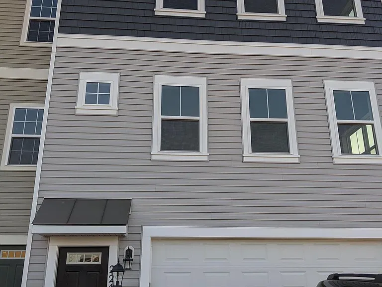 224 Parkland Dr — Photo 2