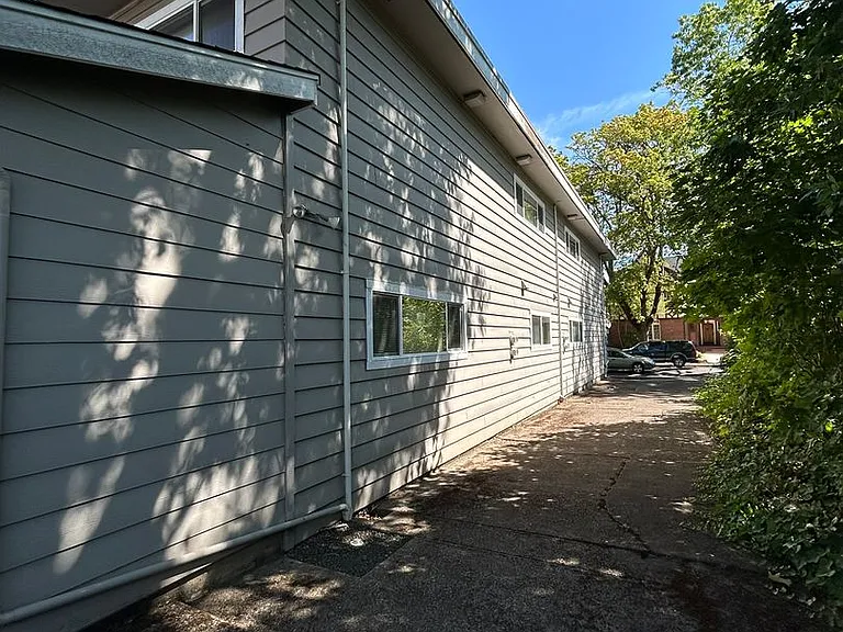 2510 NW Van Buren Ave — Photo 3