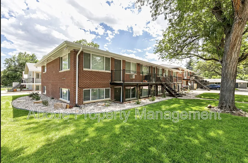 2 bed, 1.0 bath, 872 sqft, $1,350 — Photo 2