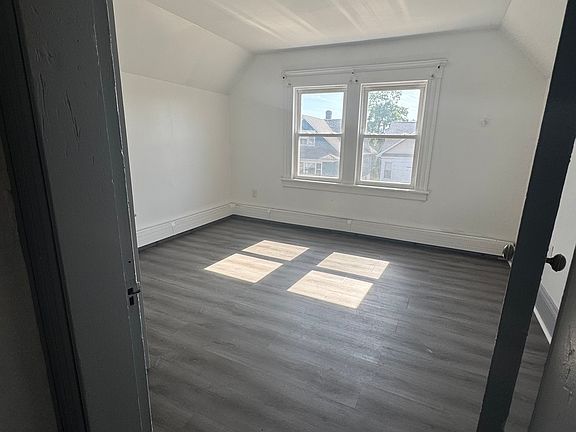 5th image of 464-466 Wilmot Avenue