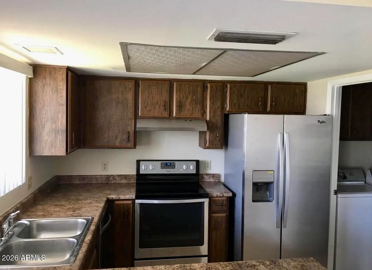3 bed, 2.0 bath, 1443 sqft, $2,300 — Photo 2