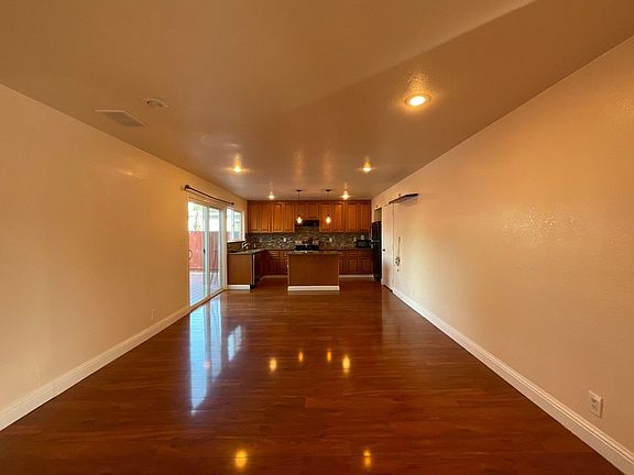 5th image of 2233 Sherman Dr