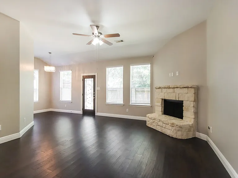 21620 Hackamore Ct — Photo 3