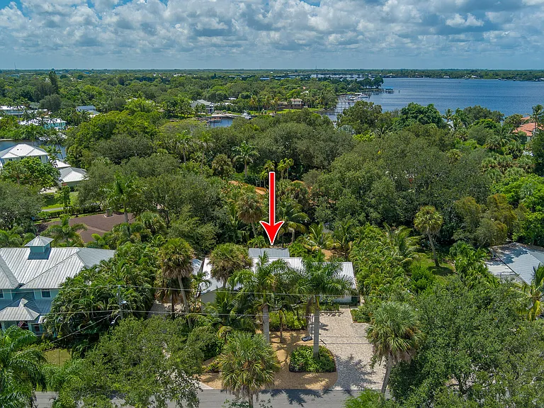 547 SW Riverview St — Photo 14