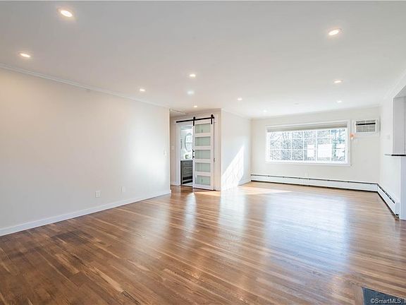 5th image of 365 Woodbury Road