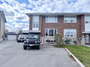 18 Wyndcliff Cres, Toronto, ON M4A2K1