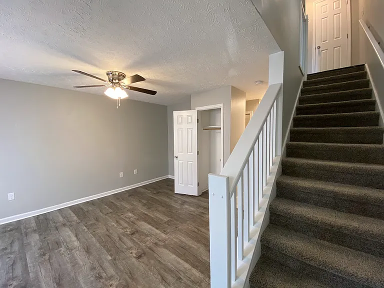 Valley View Townhomes — Photo 4