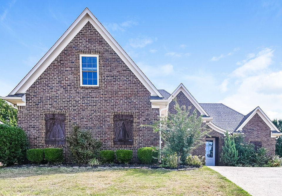 1st image of 2272 Heritage Cir W