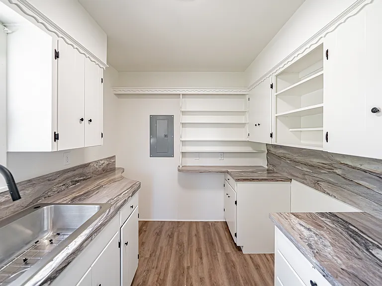 303 W 20th St #1 — Photo 8