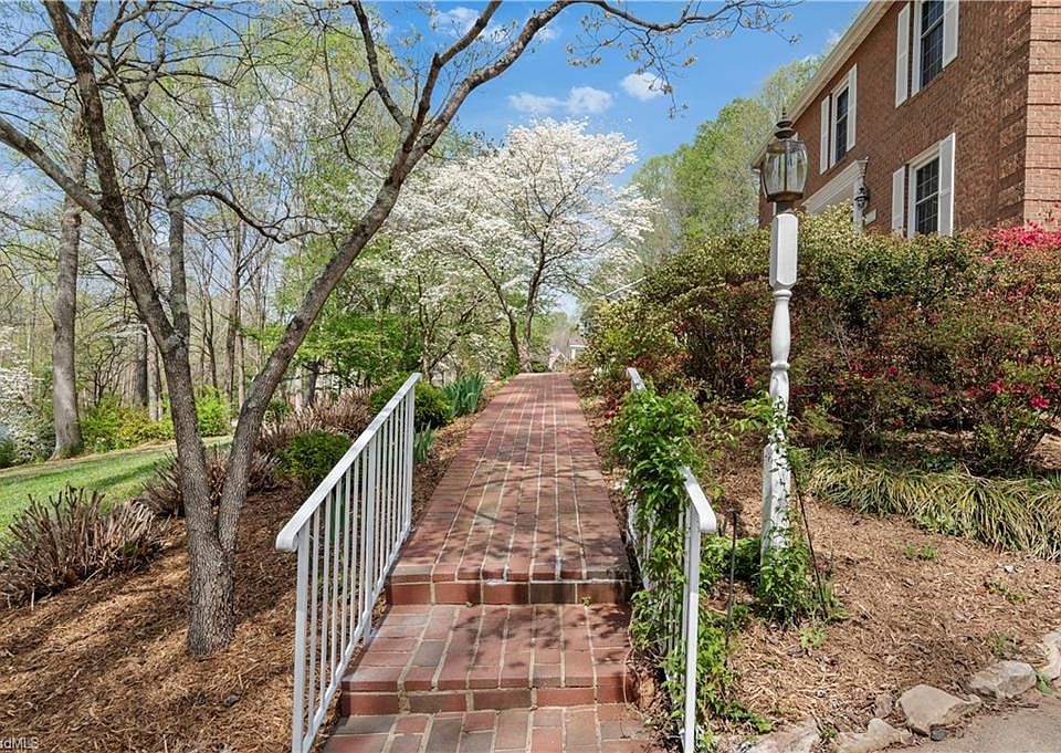 1st image of 5664 Regents Park Rd
