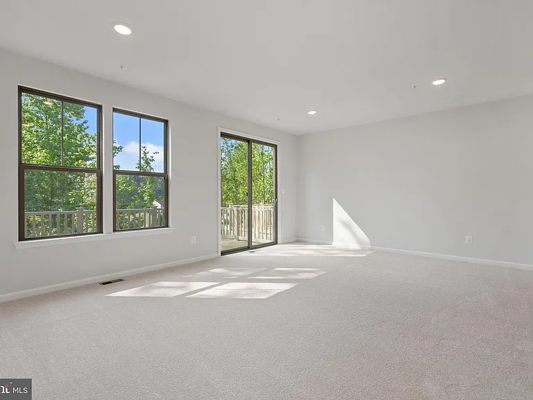 6947 Gladebrook Rd — Photo 18