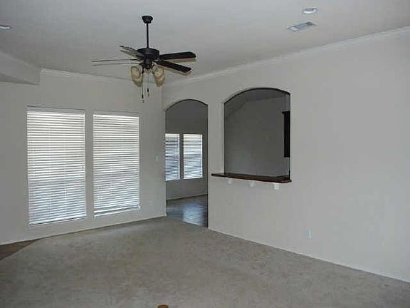 4th image of 708 W Sheila Cir