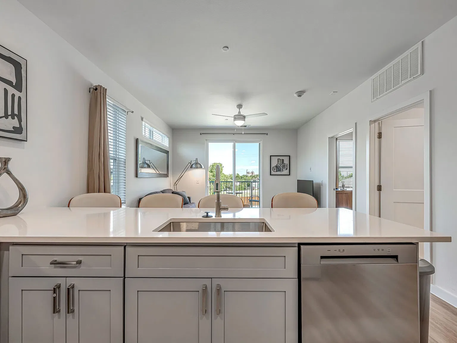 East 9th Apartments — Photo 3