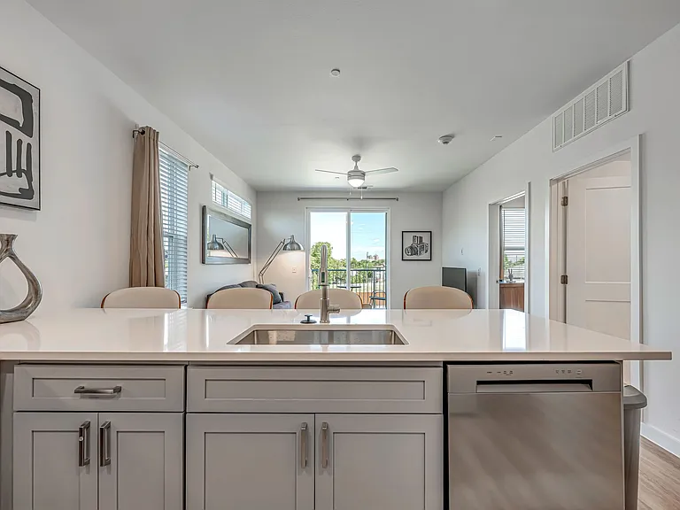 East 9th Apartments — Photo 3