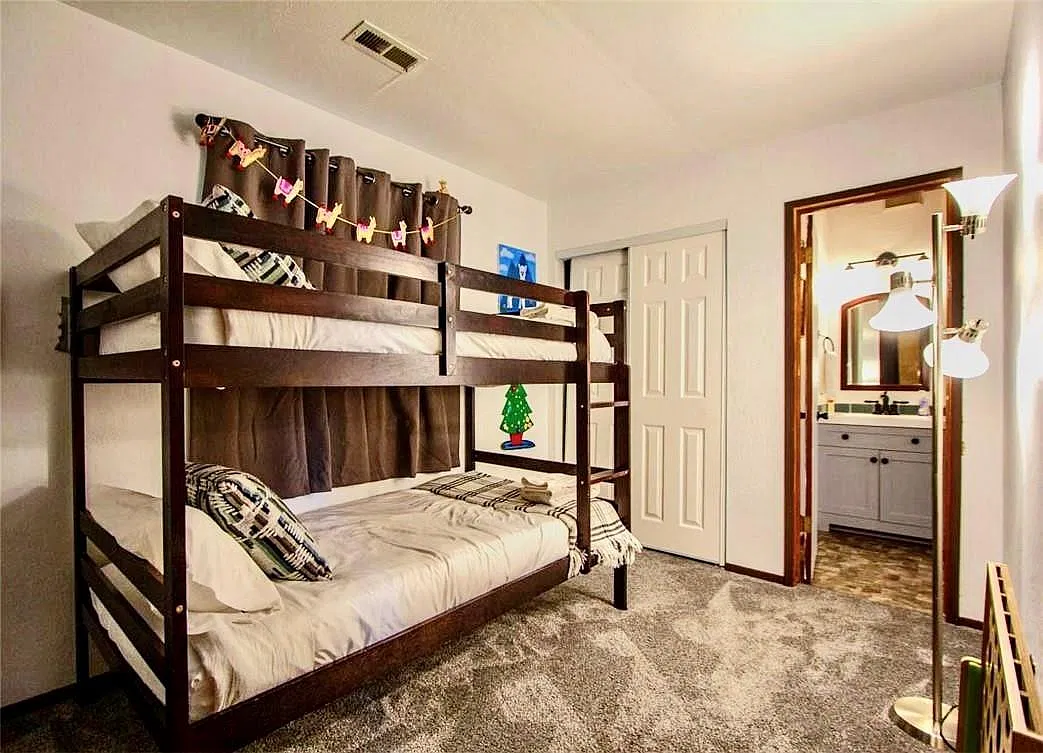2 bed, 1.5 bath, 1104 sqft, $2,500 — Photo 2