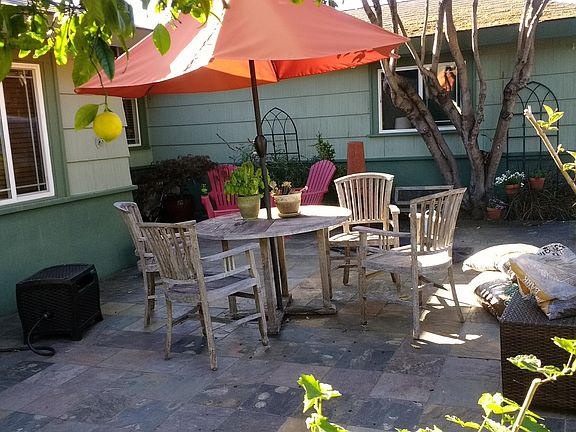 Front courtyard is great for entertaining