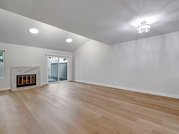 2nd image of 4830 Balthazar Ter
